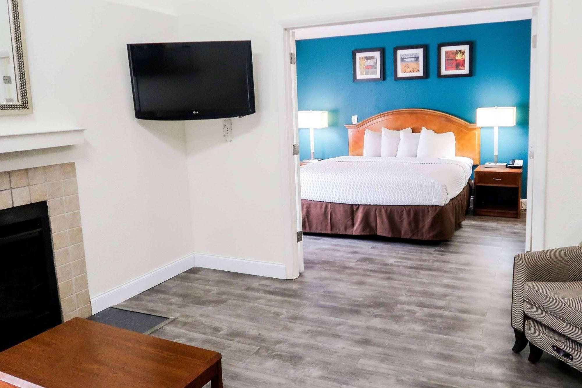 Tysons Corner Suites, A Baymont By Wyndham Vienna Bagian luar foto